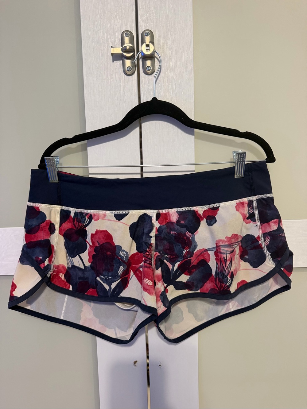 lululemon athletica Floral speed up Shorts in Navy, White, Pink